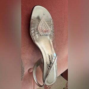 EUC DEZARIO Women's Dressy Silver Sandals